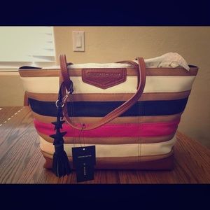 ** BRAND NEW ** Tommy Hilfiger Purse